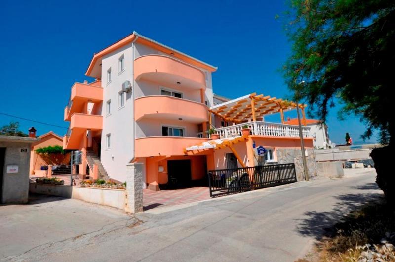 Marinovi Dvori Apartment Slatine Ngoại thất bức ảnh