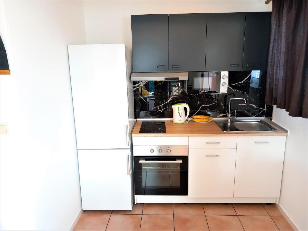 Marinovi Dvori Apartment Slatine Ngoại thất bức ảnh