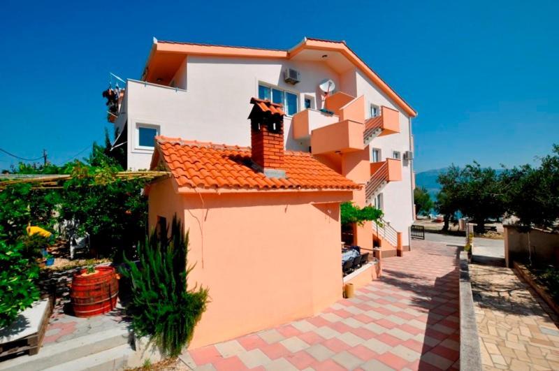 Marinovi Dvori Apartment Slatine Ngoại thất bức ảnh