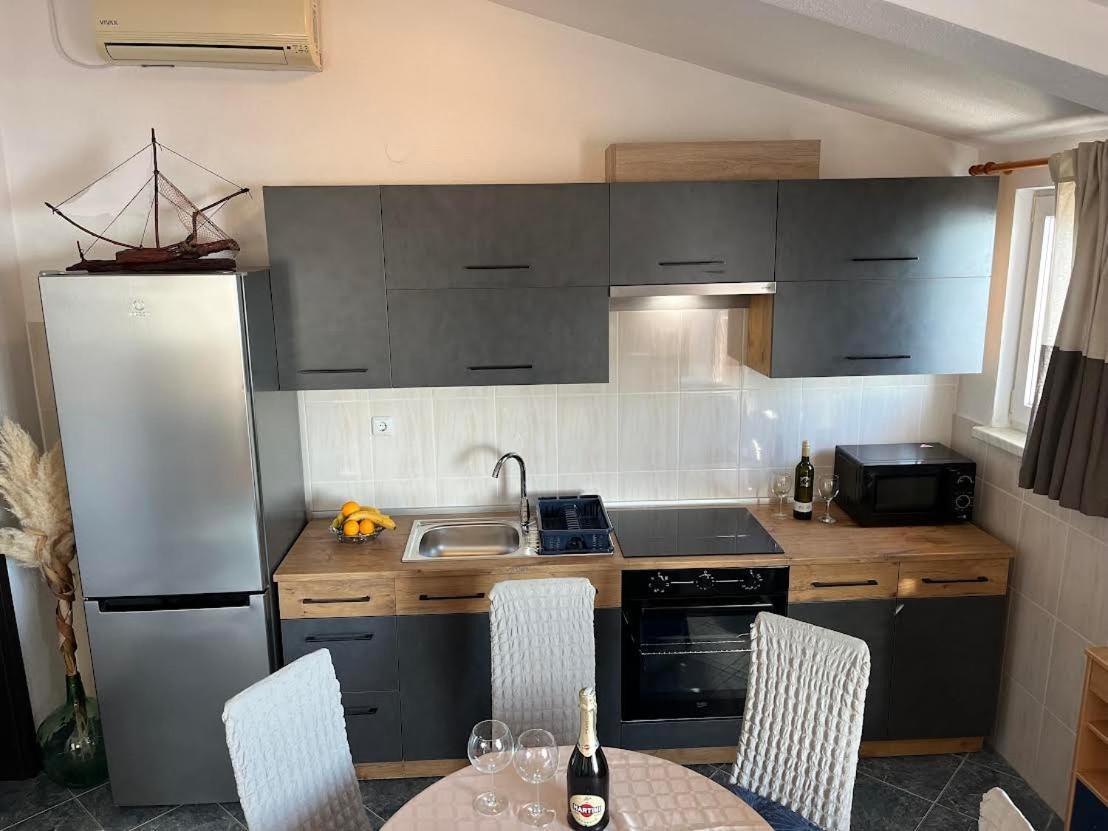 Marinovi Dvori Apartment Slatine Ngoại thất bức ảnh
