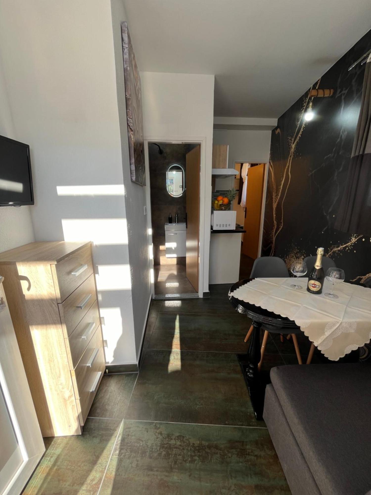 Marinovi Dvori Apartment Slatine Ngoại thất bức ảnh
